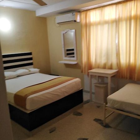 Hostal Parma Санта-Марта Экстерьер фото